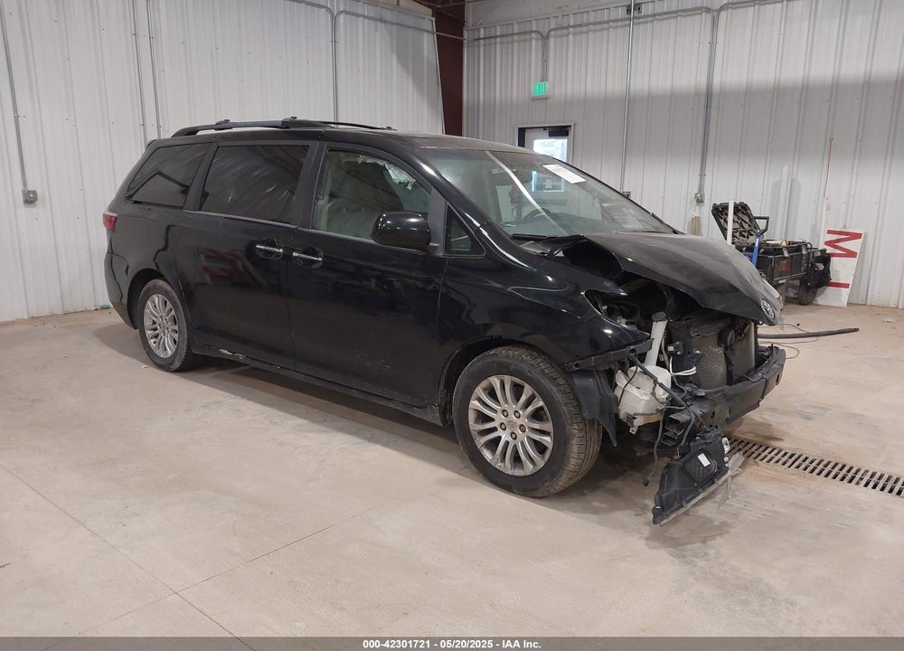 2015 TOYOTA SIENNA XLE PREMIUM 8 PASSENGER VIN: 5TDYK3DC0FS668602