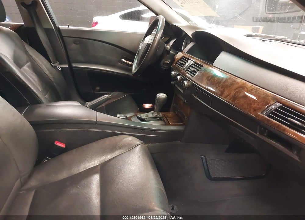 2007 BMW 530XI VIN: WBANF73517CU24541