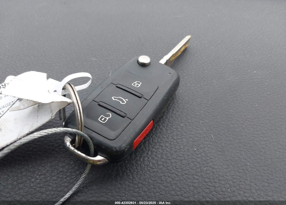 2013 VOLKSWAGEN PASSAT 2.0L TDI SE VIN: 1VWBN7A34DC109784