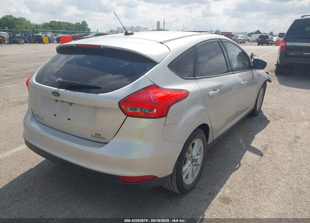 2015 FORD FOCUS SE VIN: 1FADP3K29FL249455