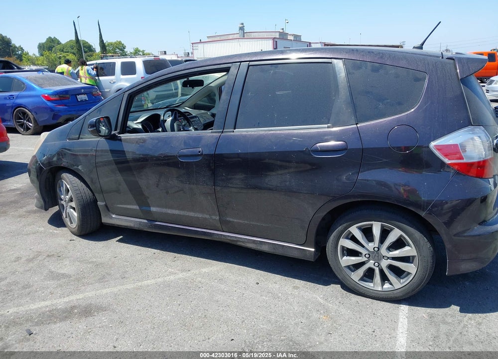 2013 HONDA FIT SPORT VIN: JHMGE8H57DC045146