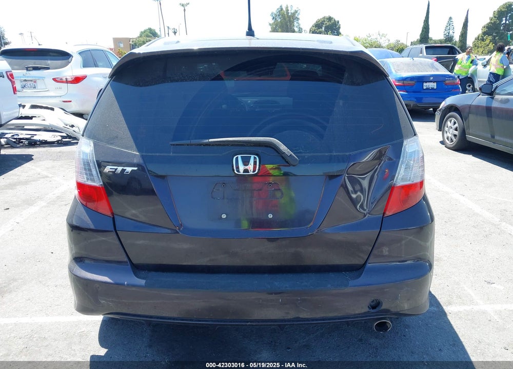 2013 HONDA FIT SPORT VIN: JHMGE8H57DC045146