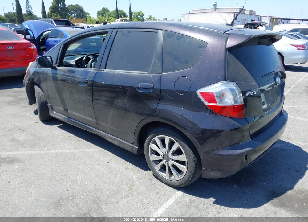 2013 HONDA FIT SPORT VIN: JHMGE8H57DC045146