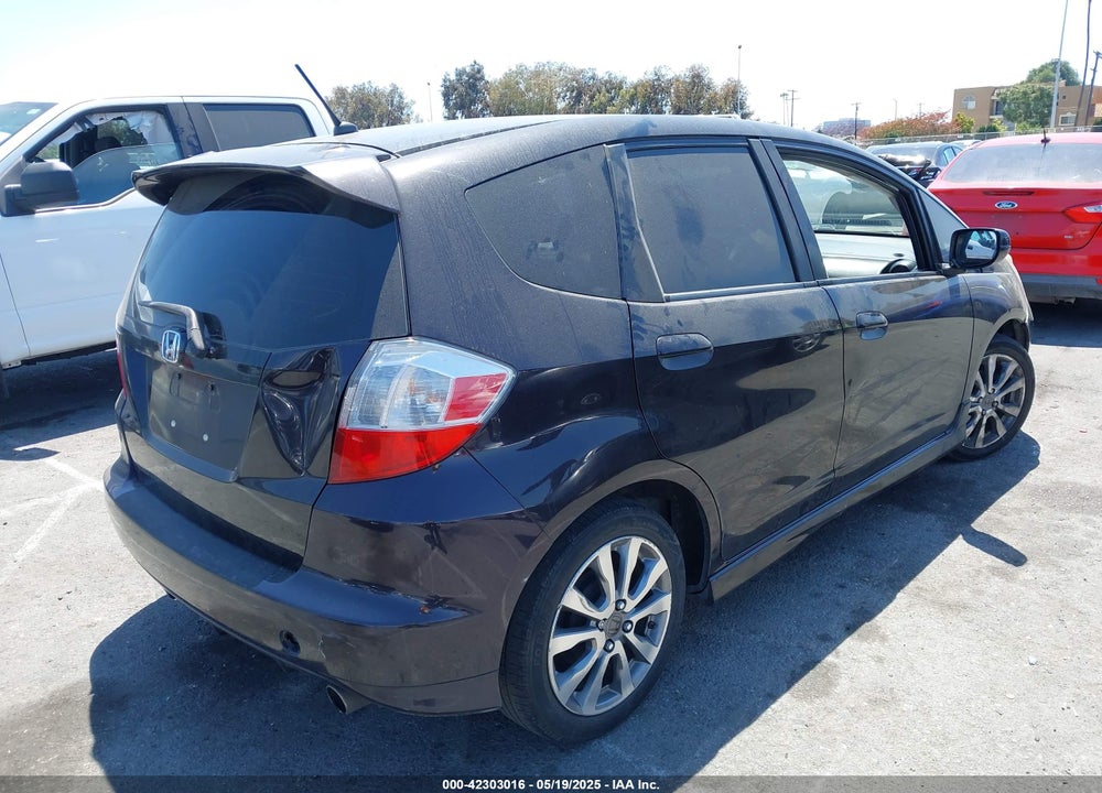 2013 HONDA FIT SPORT VIN: JHMGE8H57DC045146