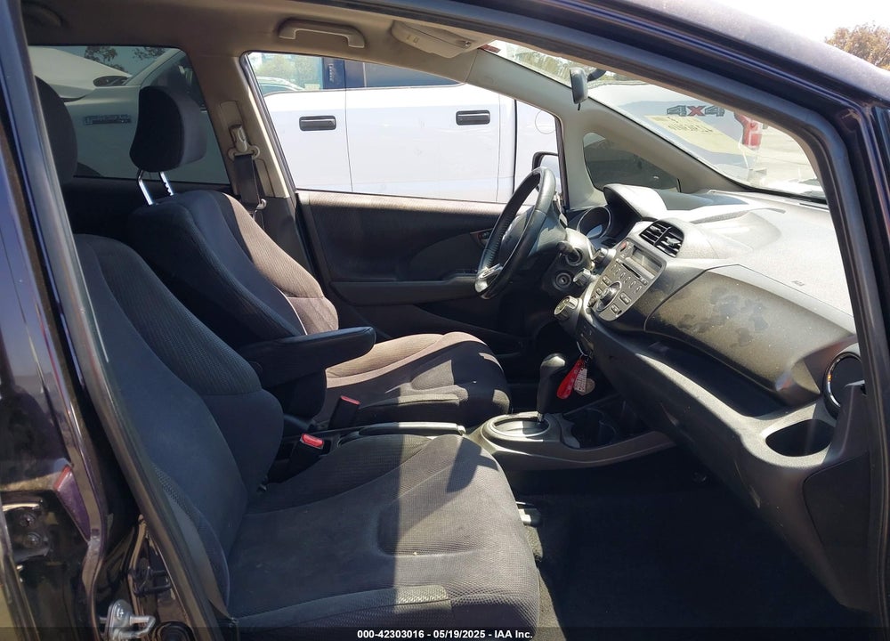 2013 HONDA FIT SPORT VIN: JHMGE8H57DC045146
