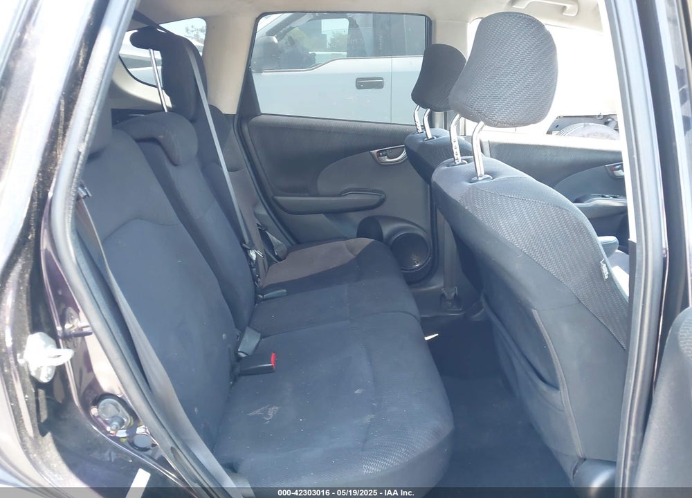 2013 HONDA FIT SPORT VIN: JHMGE8H57DC045146