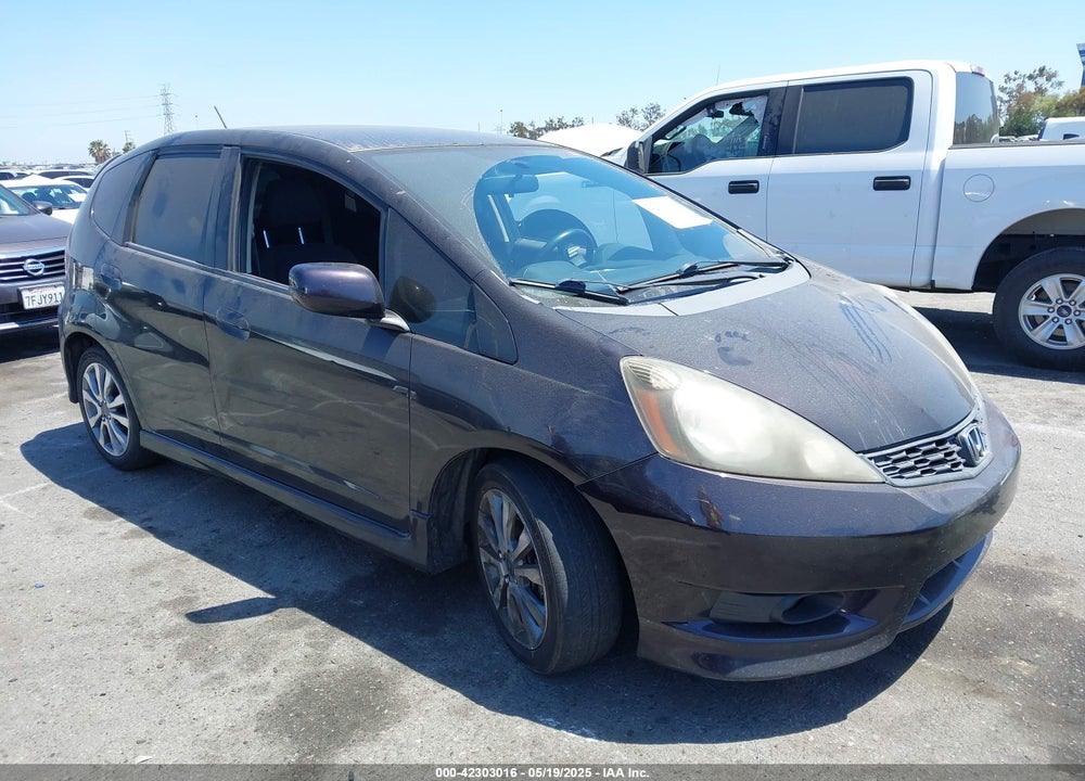 2013 HONDA FIT SPORT VIN: JHMGE8H57DC045146