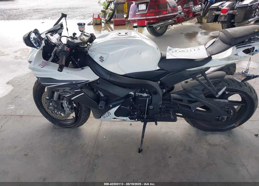 2011 SUZUKI GSX-R600 VIN: JS1GN7FA5B2100833
