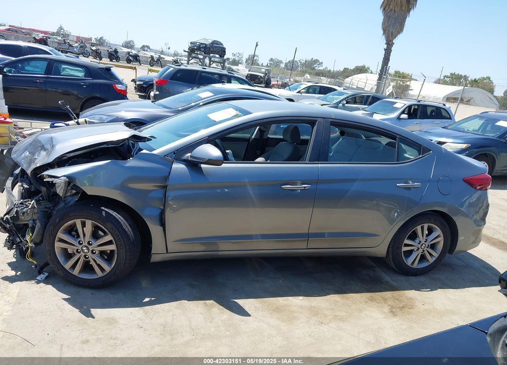 2017 HYUNDAI ELANTRA VIN: KMHD84LF9HU225664
