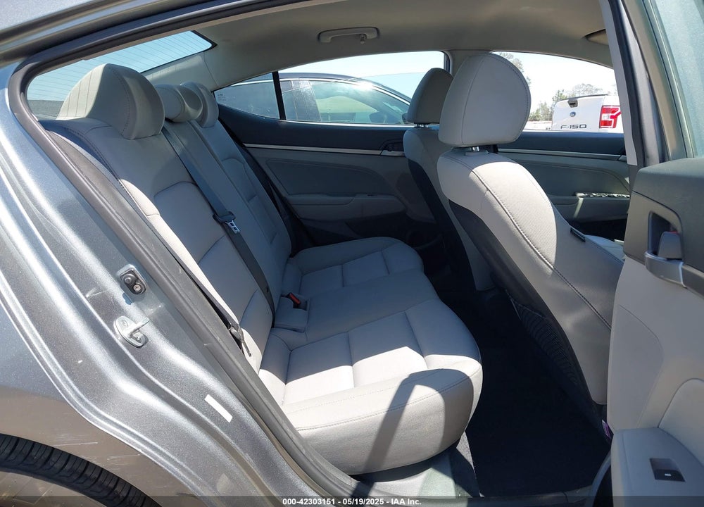 2017 HYUNDAI ELANTRA VIN: KMHD84LF9HU225664