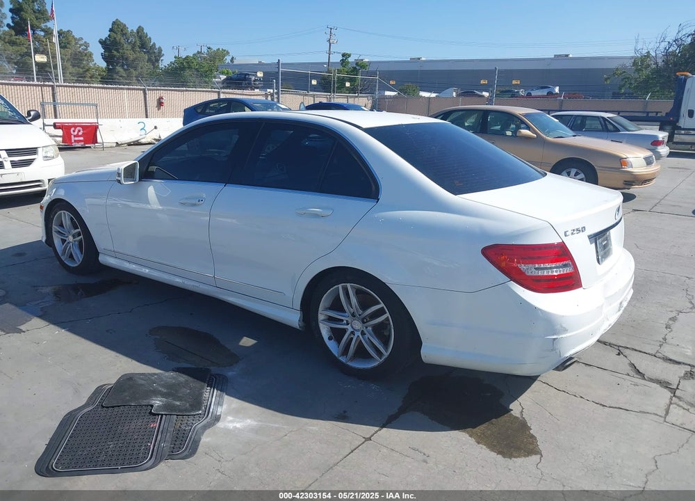 2013 MERCEDES-BENZ C 250 VIN: WDDGF4HB7DF975422
