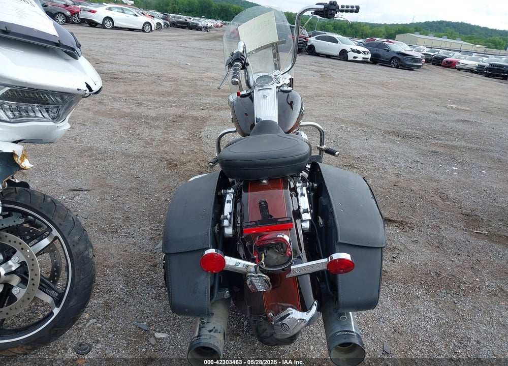 2011 HARLEY-DAVIDSON FLHRC VIN: 1HD1FRM17BB636818