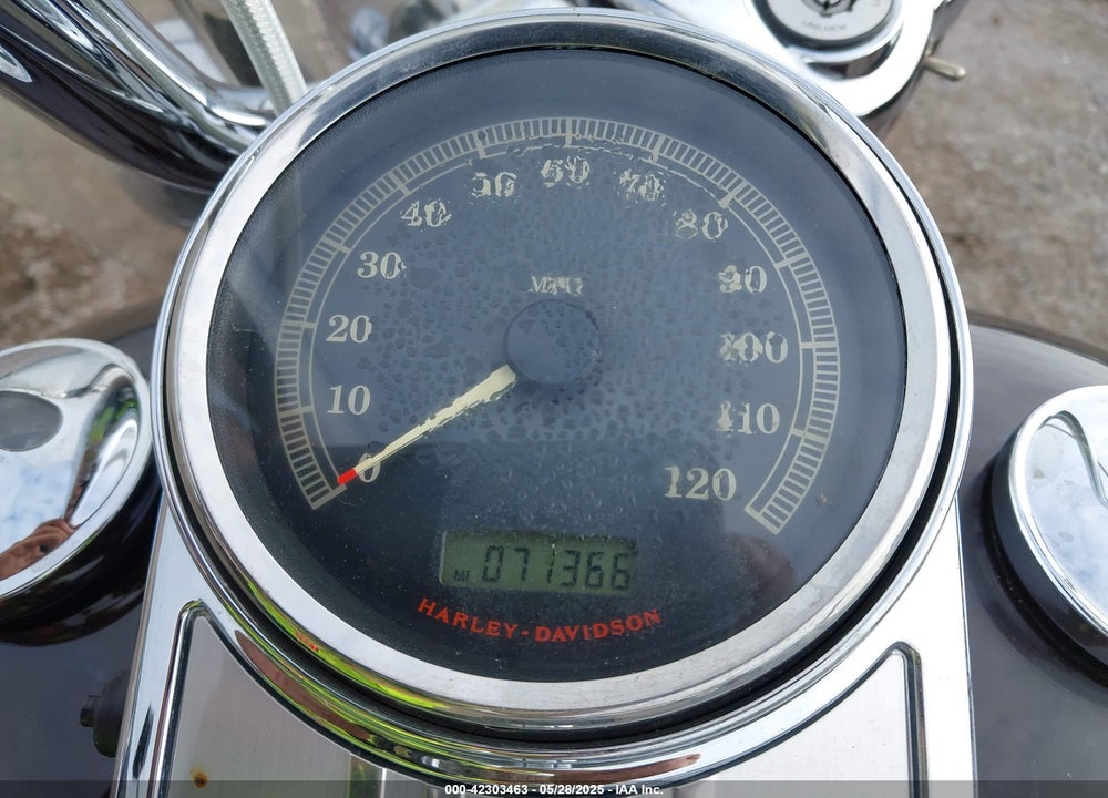 2011 HARLEY-DAVIDSON FLHRC VIN: 1HD1FRM17BB636818