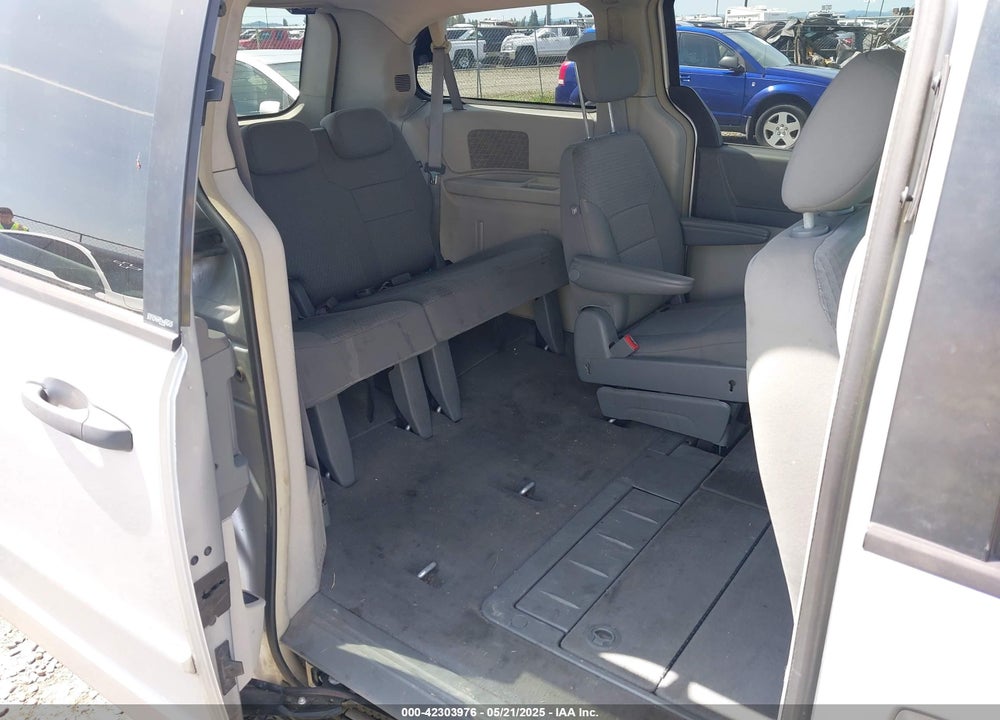 2008 CHRYSLER TOWN & COUNTRY VIN: 2A8HR44HX8R724952
