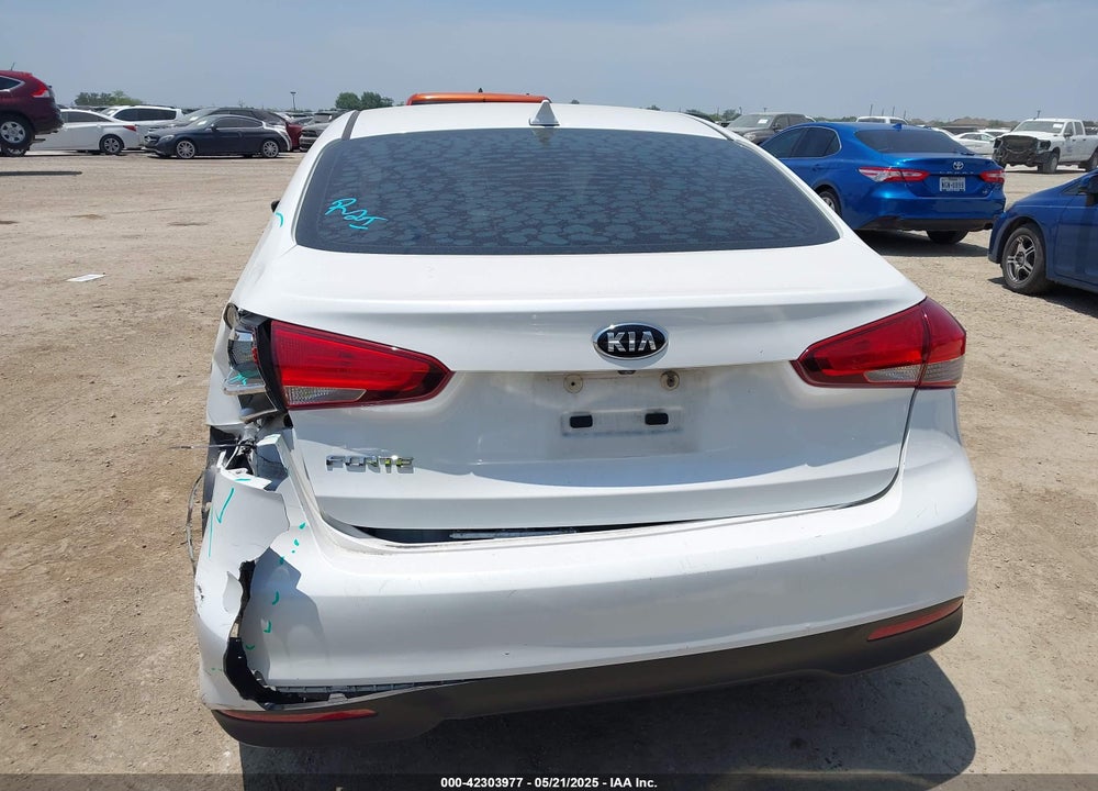 2018 KIA FORTE VIN: 3KPFL4A73JE255688