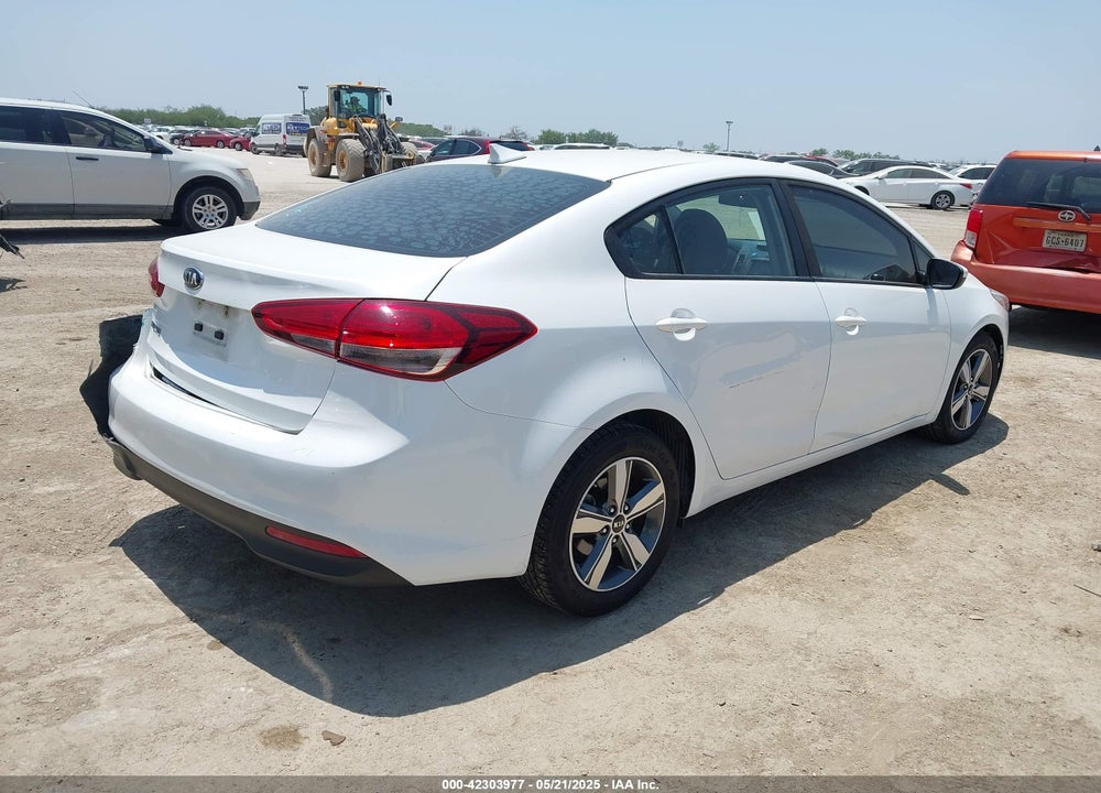 2018 KIA FORTE VIN: 3KPFL4A73JE255688