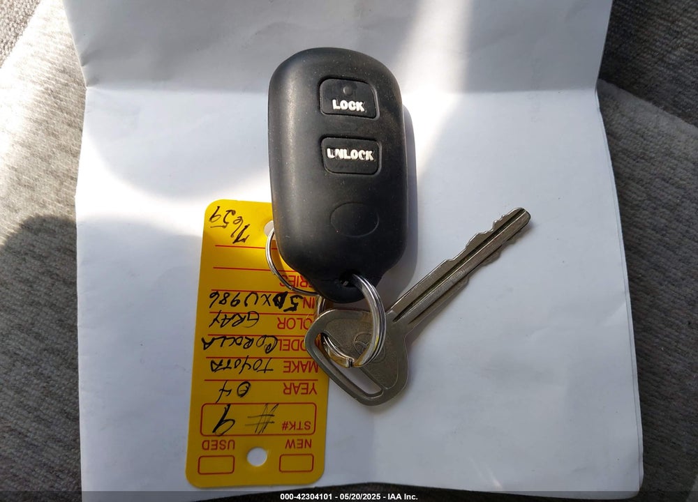 2004 TOYOTA COROLLA LE VIN: JTDBR32EX42027659