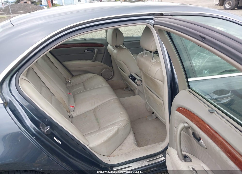 2008 ACURA RL VIN: JH4KB16658C002744