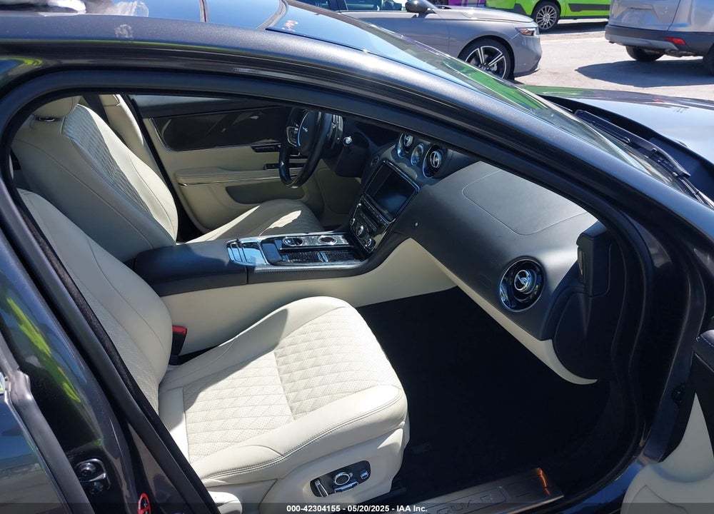 2016 JAGUAR XJ VIN: SAJWJ2GD3G8V93278