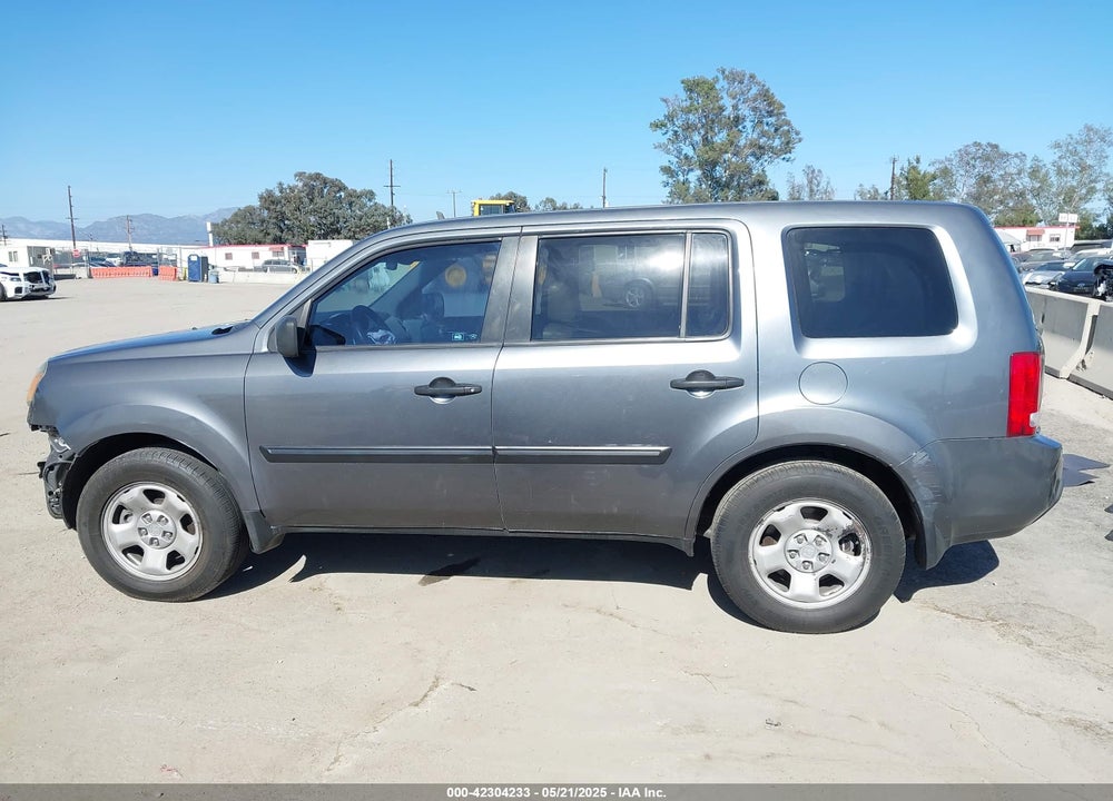 2011 HONDA PILOT VIN: 5FNYF3H24BB016196