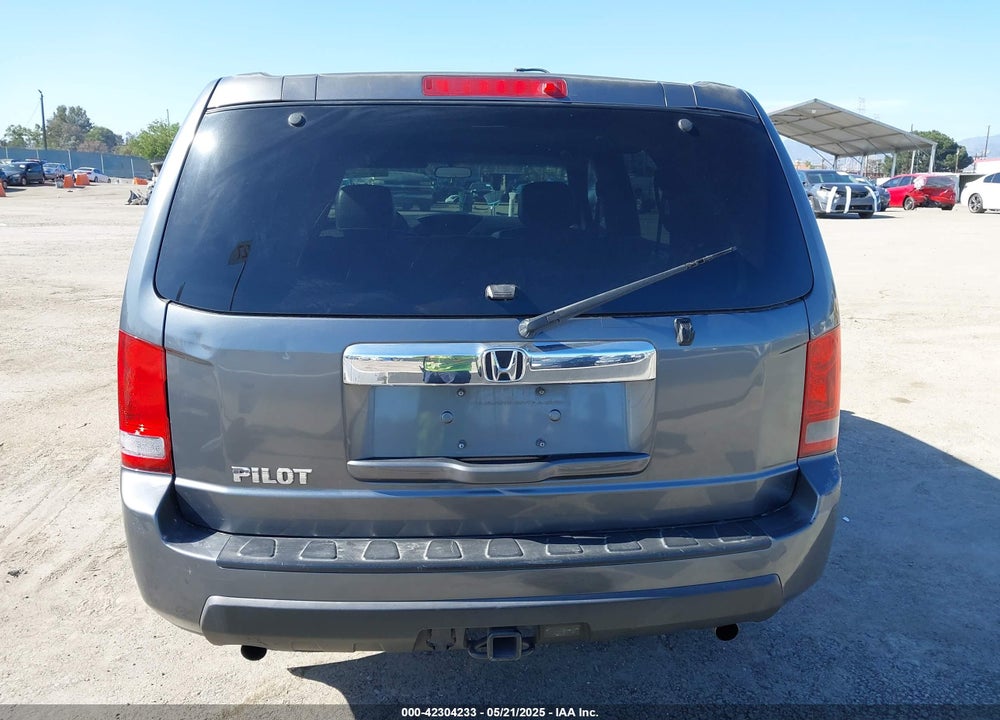 2011 HONDA PILOT VIN: 5FNYF3H24BB016196