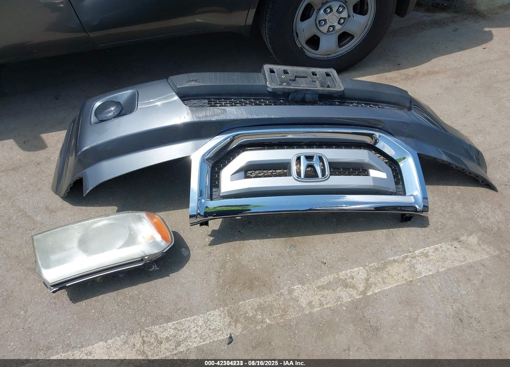 2011 HONDA PILOT VIN: 5FNYF3H24BB016196