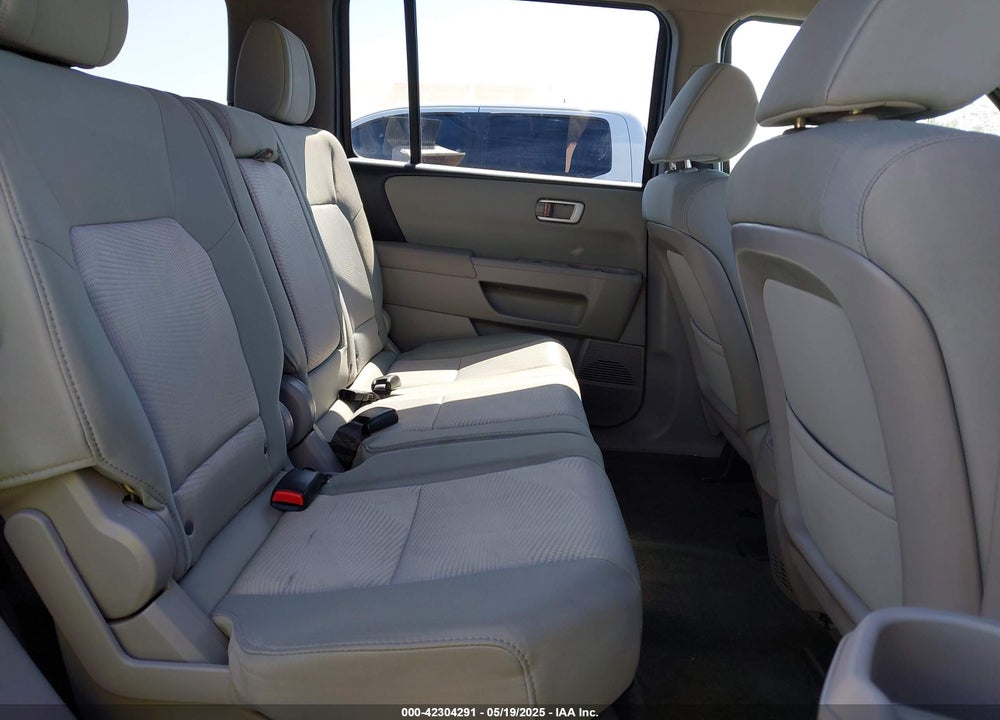 2015 HONDA PILOT LX VIN: 5FNYF3H20FB027055
