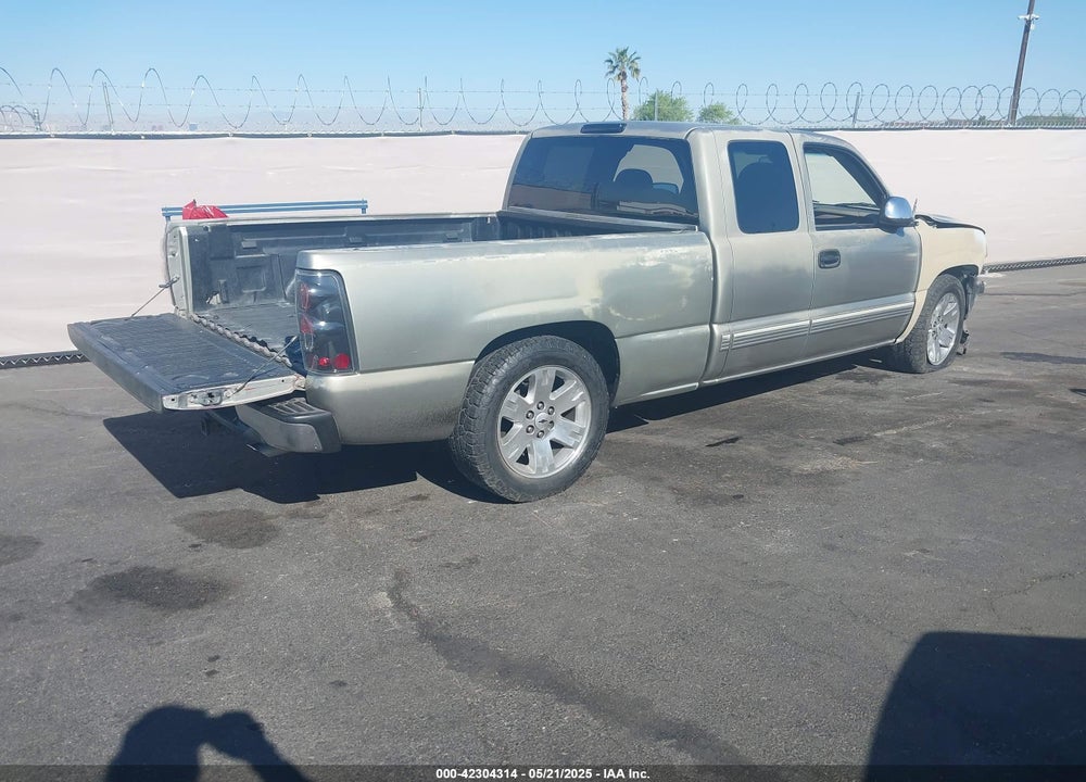 2000 CHEVROLET SILVERADO 1500 LS VIN: 2GCEC19T2Y1306505