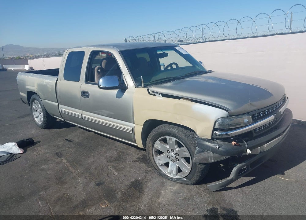 2000 CHEVROLET SILVERADO 1500 LS VIN: 2GCEC19T2Y1306505