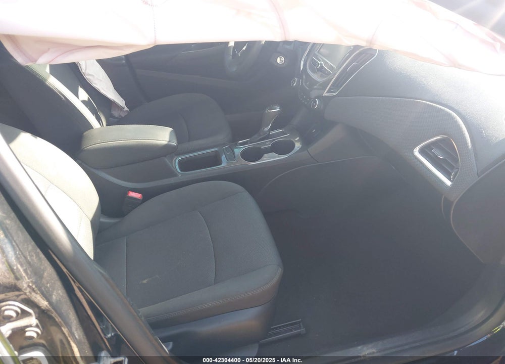 2017 CHEVROLET CRUZE VIN: 3G1BE6SM8HS617074