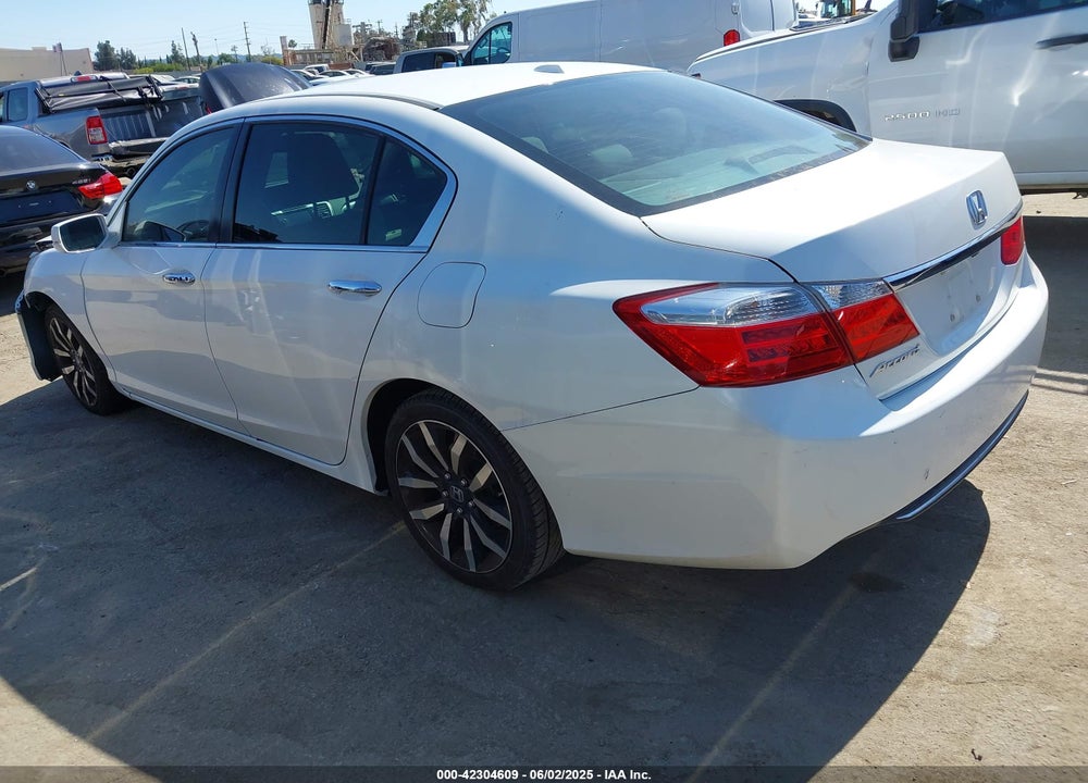 2015 HONDA ACCORD VIN: 1HGCR2F84FA025113