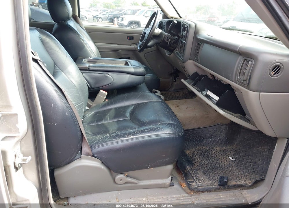2005 CHEVROLET TAHOE LS VIN: 1GNEK13Z65J242106