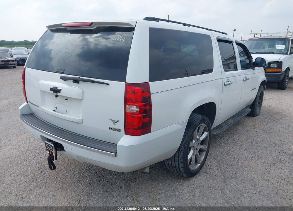 2010 CHEVROLET SUBURBAN 1500 VIN: 1GNUKHE37AR128351