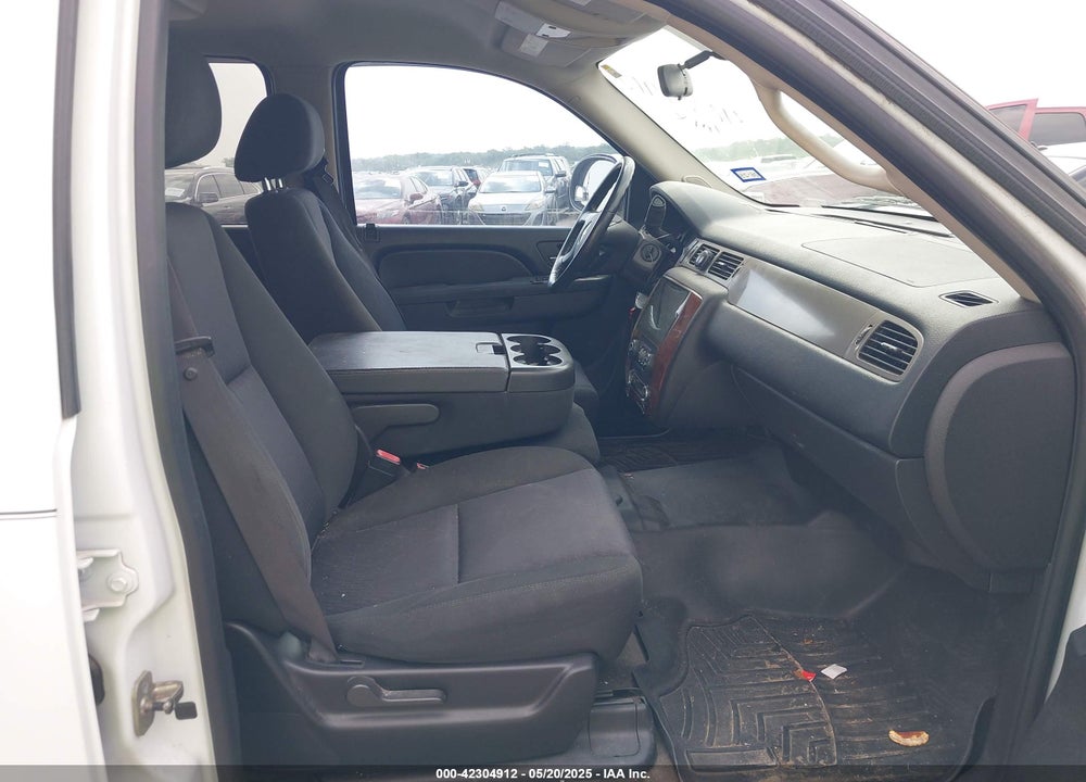 2010 CHEVROLET SUBURBAN 1500 VIN: 1GNUKHE37AR128351