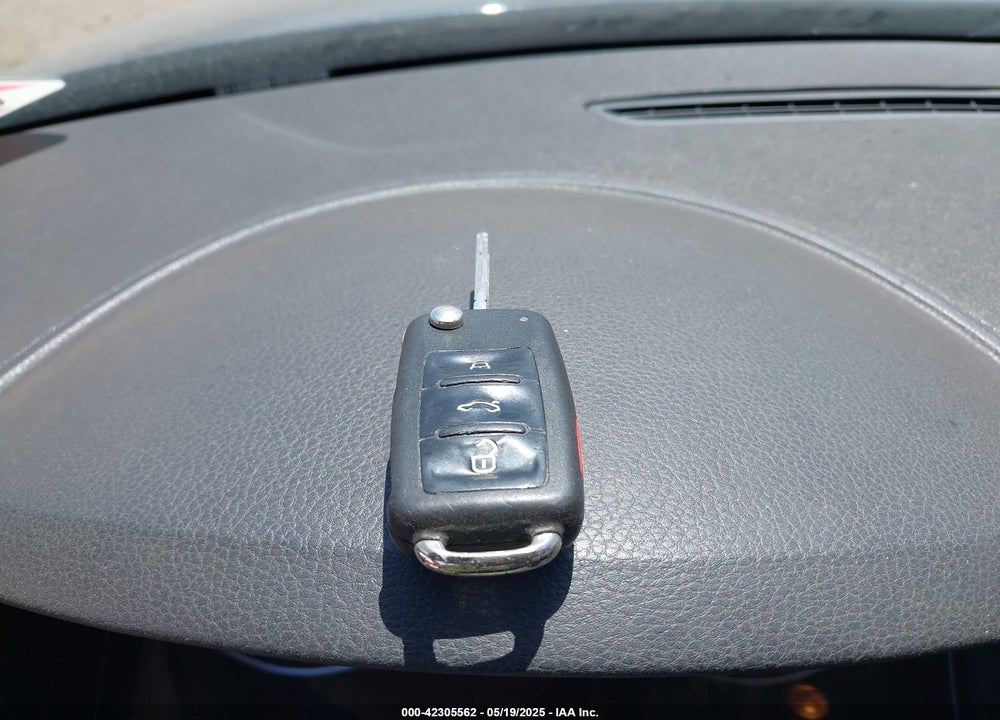 2011 VOLKSWAGEN TIGUAN VIN: WVGAV7AX1BW534176