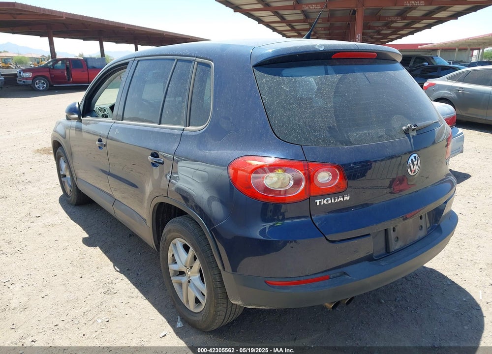 2011 VOLKSWAGEN TIGUAN VIN: WVGAV7AX1BW534176