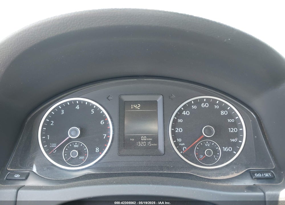 2011 VOLKSWAGEN TIGUAN VIN: WVGAV7AX1BW534176