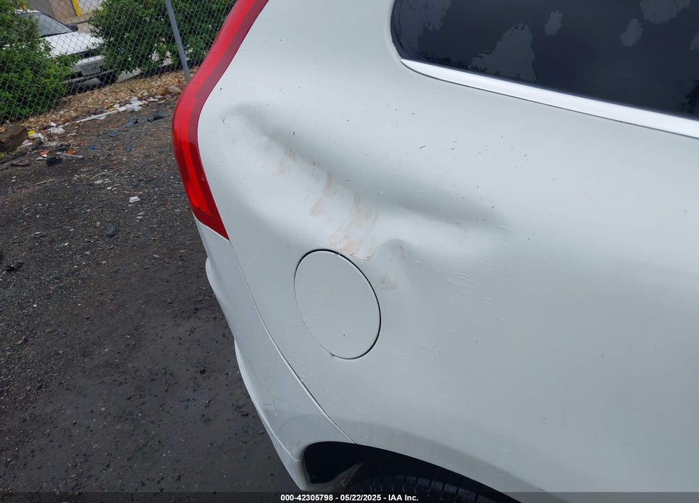 2015 VOLVO XC60 VIN: YV440MDK4F2742688