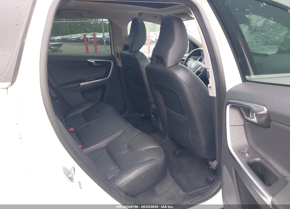 2015 VOLVO XC60 VIN: YV440MDK4F2742688