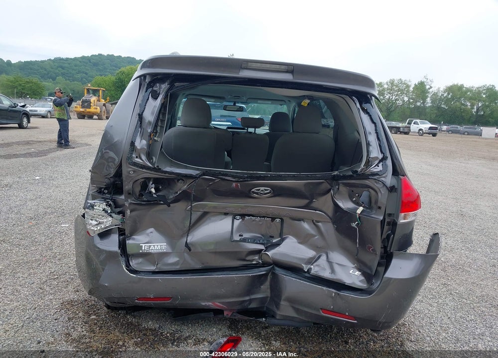 2014 TOYOTA SIENNA LE V6 8 PASSENGER VIN: 5TDKK3DC8ES422689