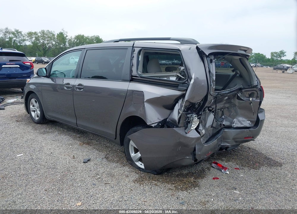 2014 TOYOTA SIENNA LE V6 8 PASSENGER VIN: 5TDKK3DC8ES422689