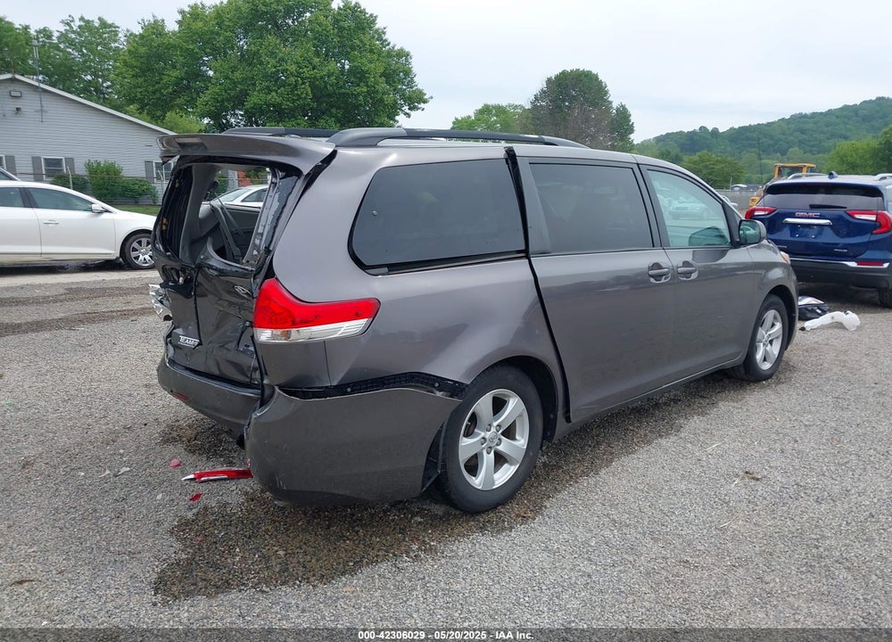 2014 TOYOTA SIENNA LE V6 8 PASSENGER VIN: 5TDKK3DC8ES422689