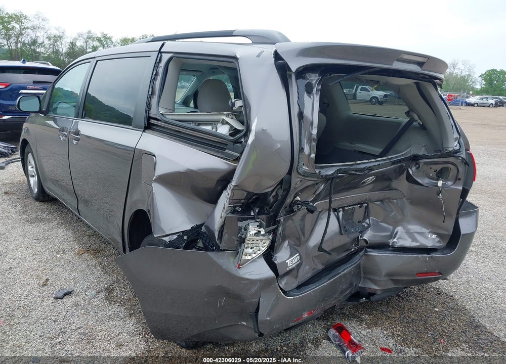 2014 TOYOTA SIENNA LE V6 8 PASSENGER VIN: 5TDKK3DC8ES422689