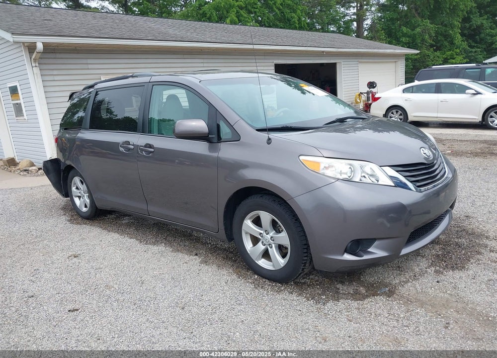 2014 TOYOTA SIENNA LE V6 8 PASSENGER VIN: 5TDKK3DC8ES422689