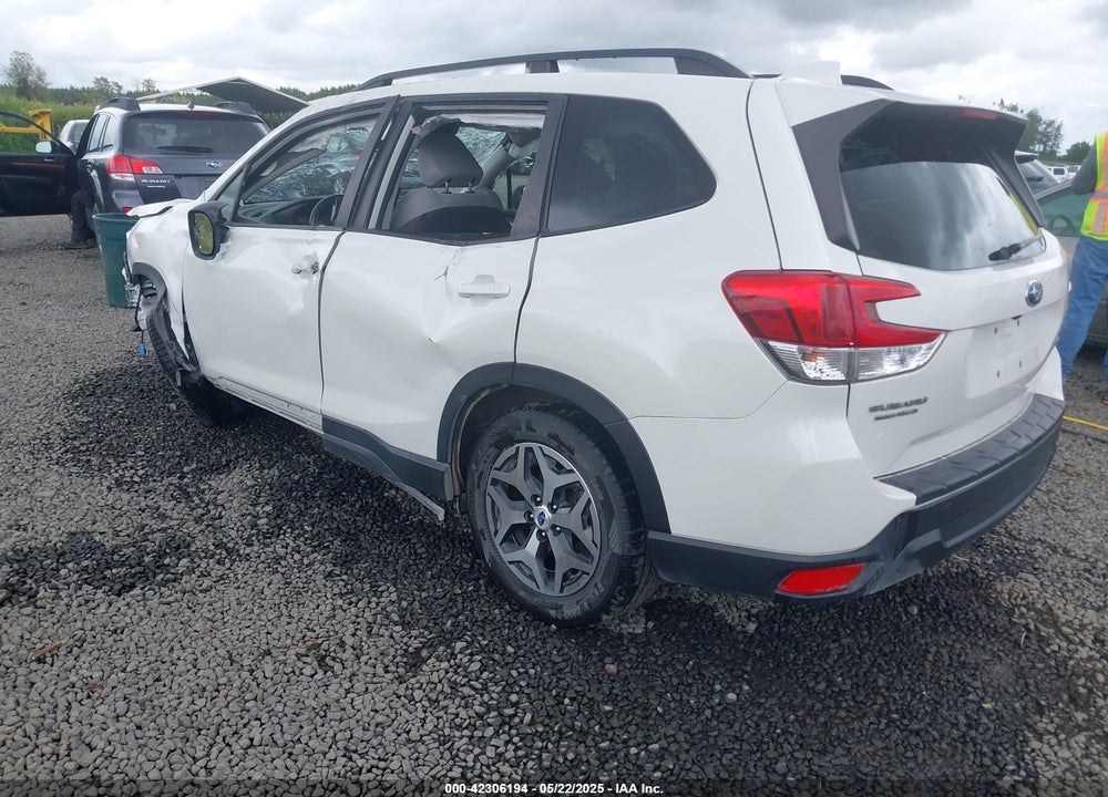 2020 SUBARU FORESTER VIN: JF2SKAGC2LH529367