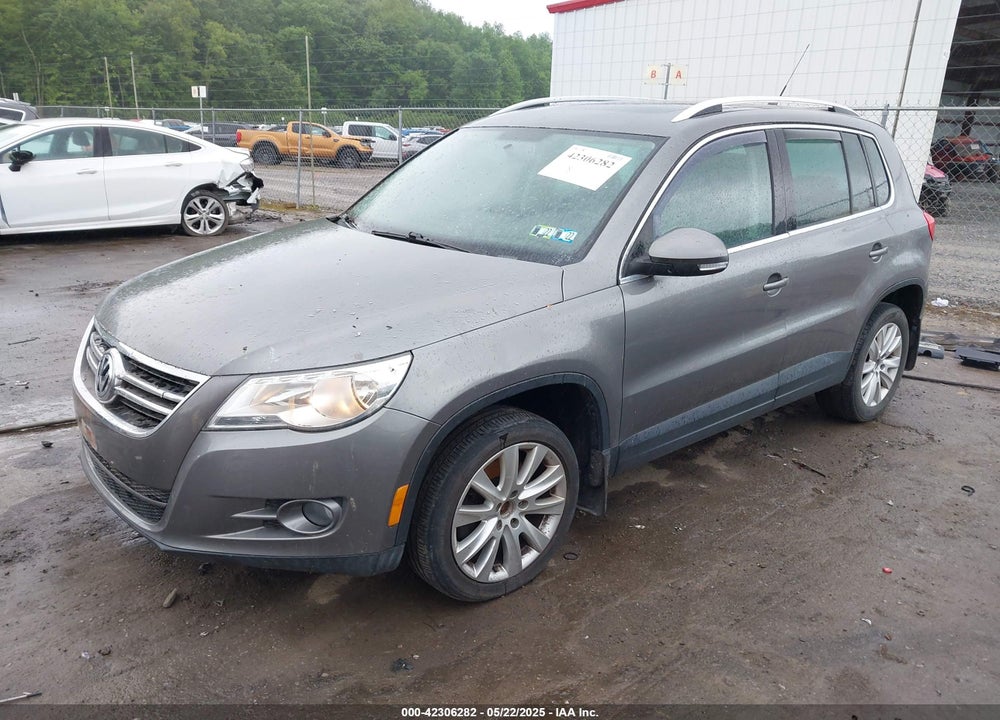2010 VOLKSWAGEN TIGUAN VIN: WVGBV7AX3AW511601