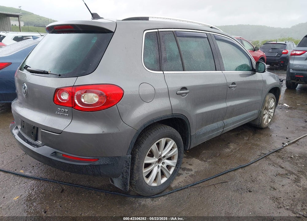 2010 VOLKSWAGEN TIGUAN VIN: WVGBV7AX3AW511601