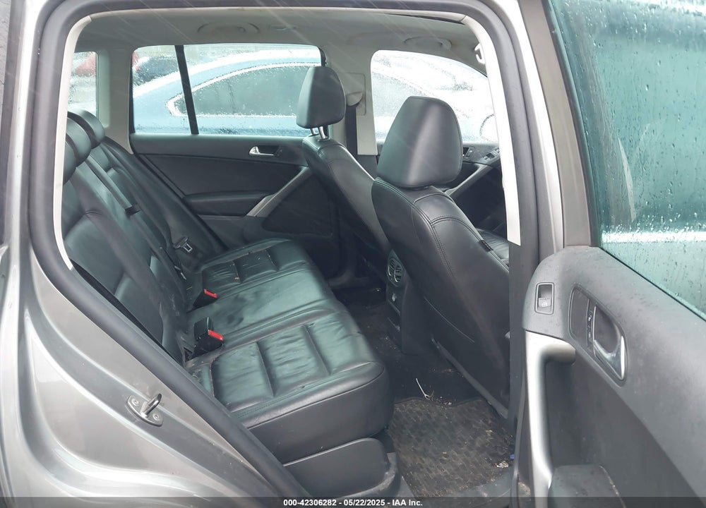 2010 VOLKSWAGEN TIGUAN VIN: WVGBV7AX3AW511601
