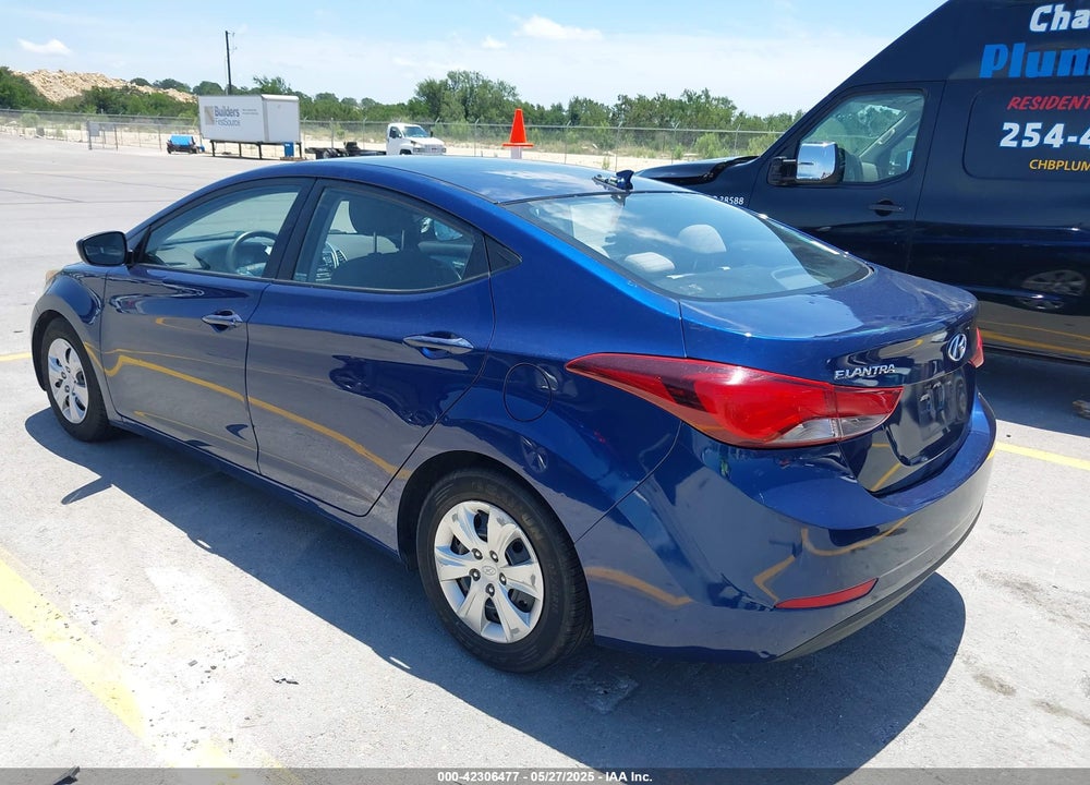 2016 HYUNDAI ELANTRA VIN: 5NPDH4AE1GH705446