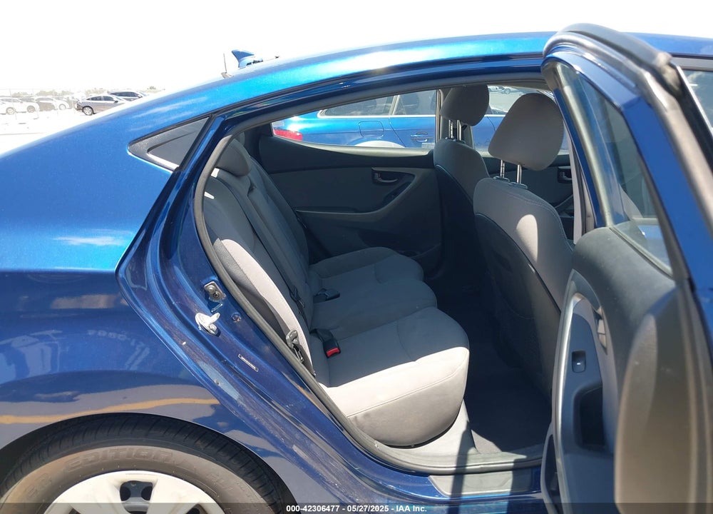 2016 HYUNDAI ELANTRA VIN: 5NPDH4AE1GH705446
